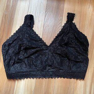 Full bust wire-free lace bralette